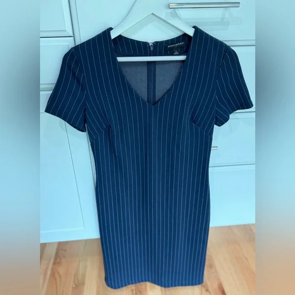 Banana Republic navy pin striped dress - Picture 5 of 5
